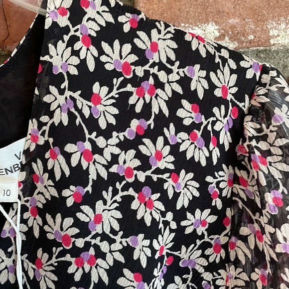 Diane Von Forstenberg 100% silk chiffon blouse top. Just last season. 10. NWT - Picture 5 of 11